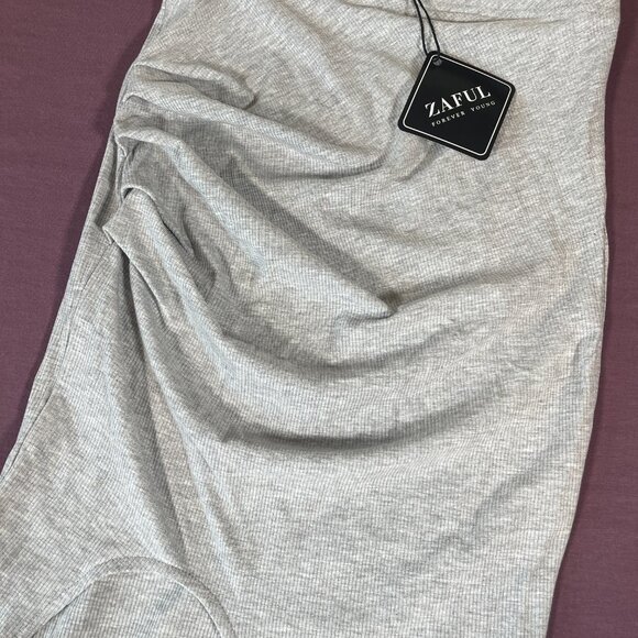 NWT - Small Zaful Gray scrunch skirt - open slit - Picture 2 of 6